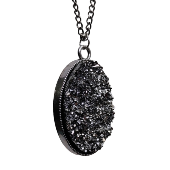 Long Geode Pendant Unbranded Black Metallic Chain Statement Necklace - Picture 1 of 8